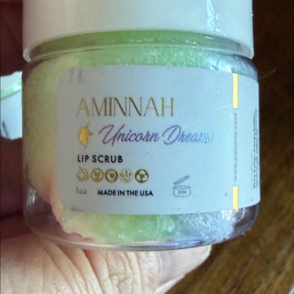 AMINNAH Unicorn Dreams Sugar Scrub, Body Butter, Lip Scrub & Lip Plumping Mask - Picture 6 of 10